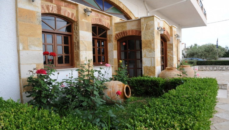 Kaiafas Lake Hotel